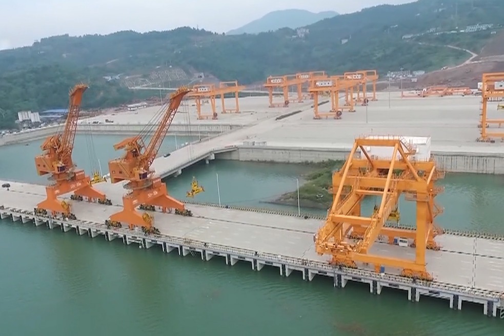视频丨重庆四大枢纽港之一 万州新田港一期工程开港运营