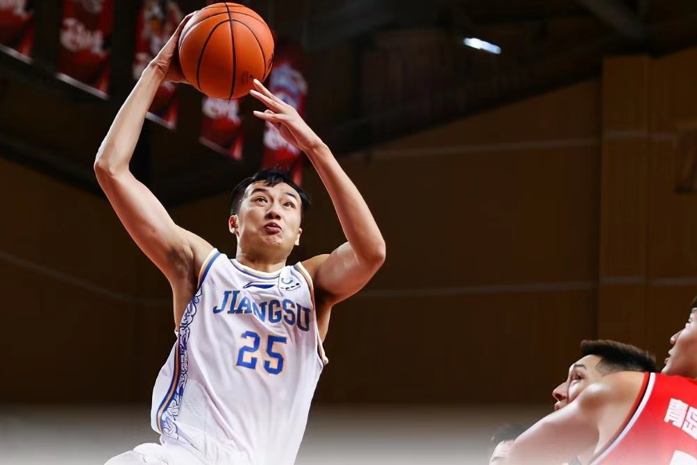 真硬啊就生抢郑祺龙抢断一条龙打进21