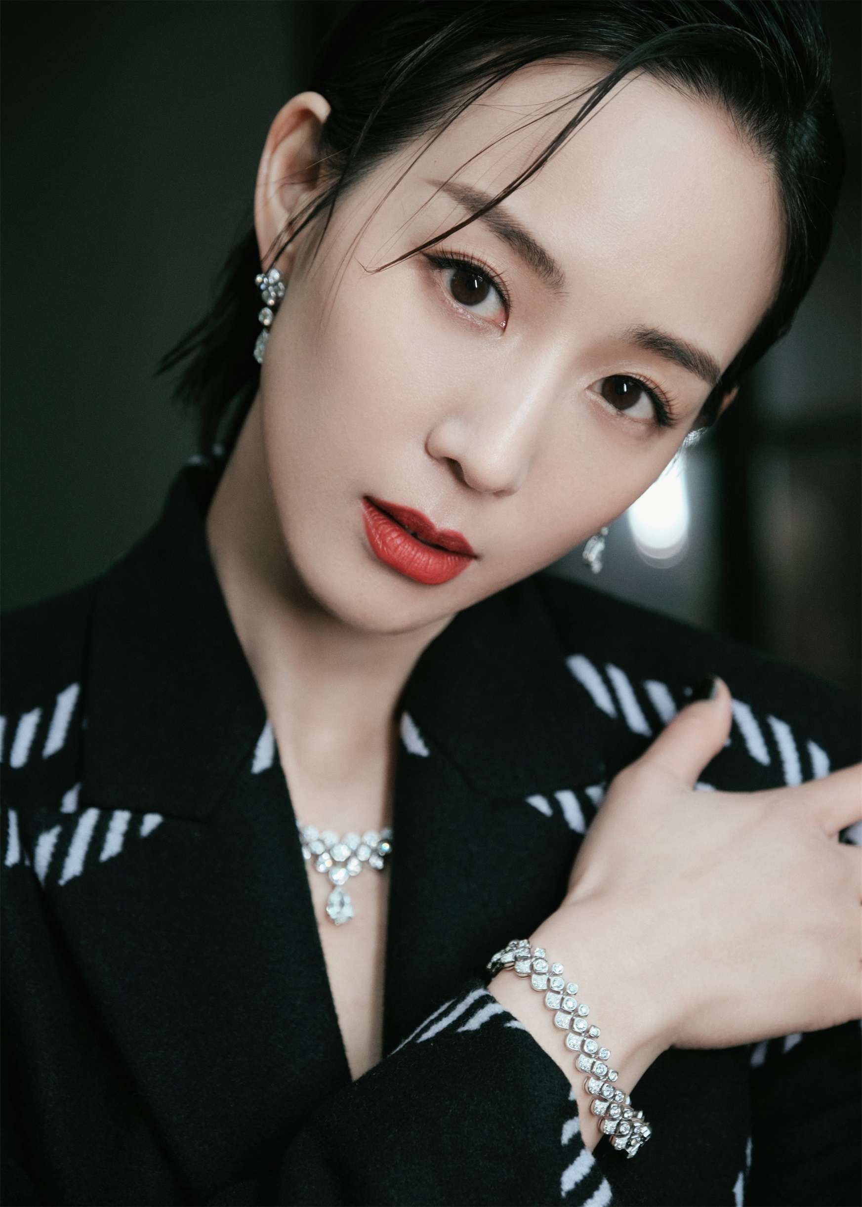 张钧甯出席gq盛典 菱格风衣高级清冷魅力尽显