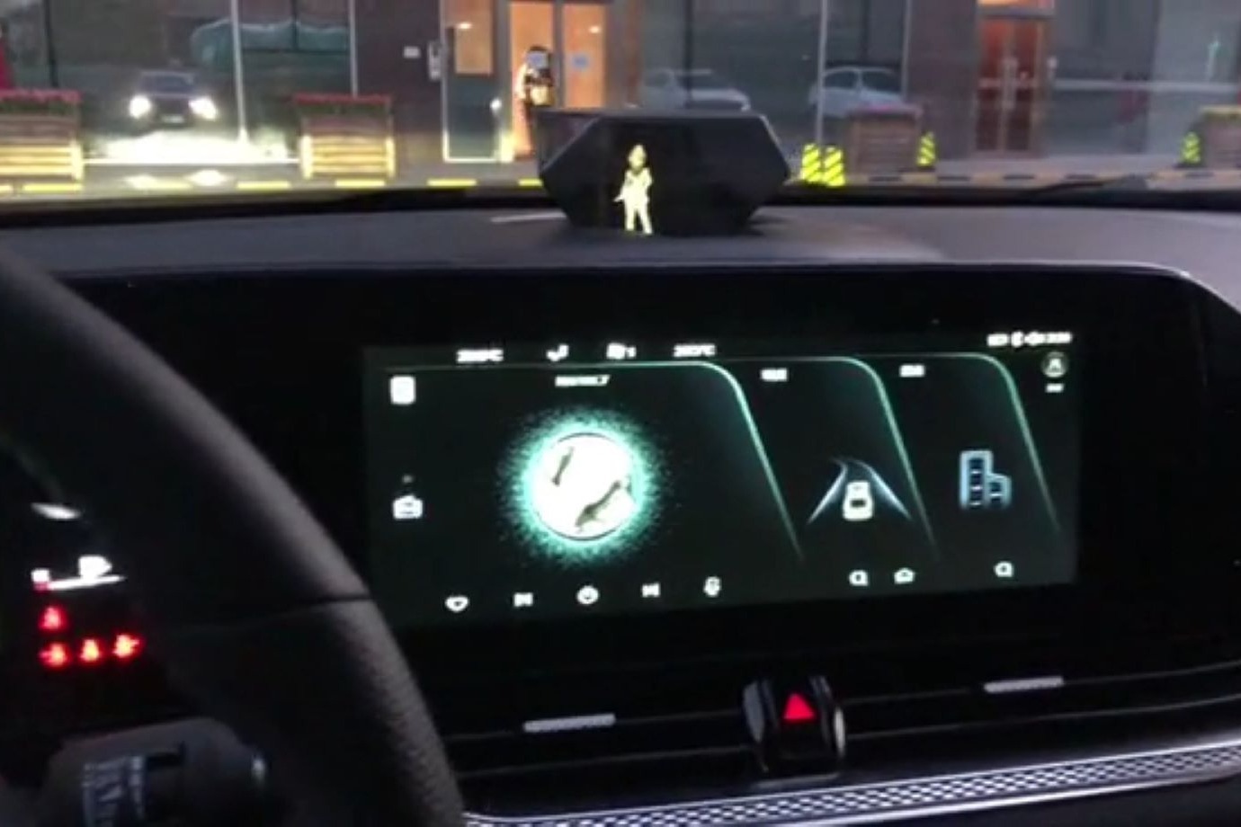 抢鲜看：全新第三代奔腾B70前排讲解，自带3D全息投影