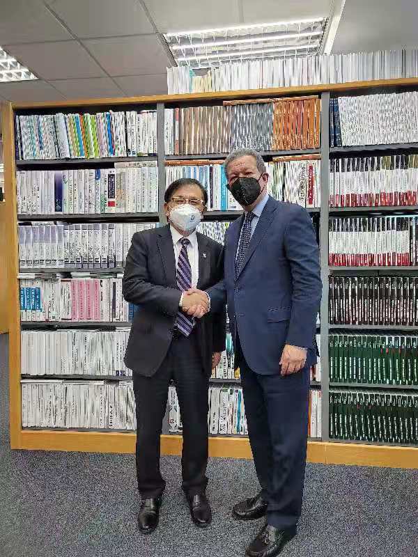 会见王鹏飞博士.