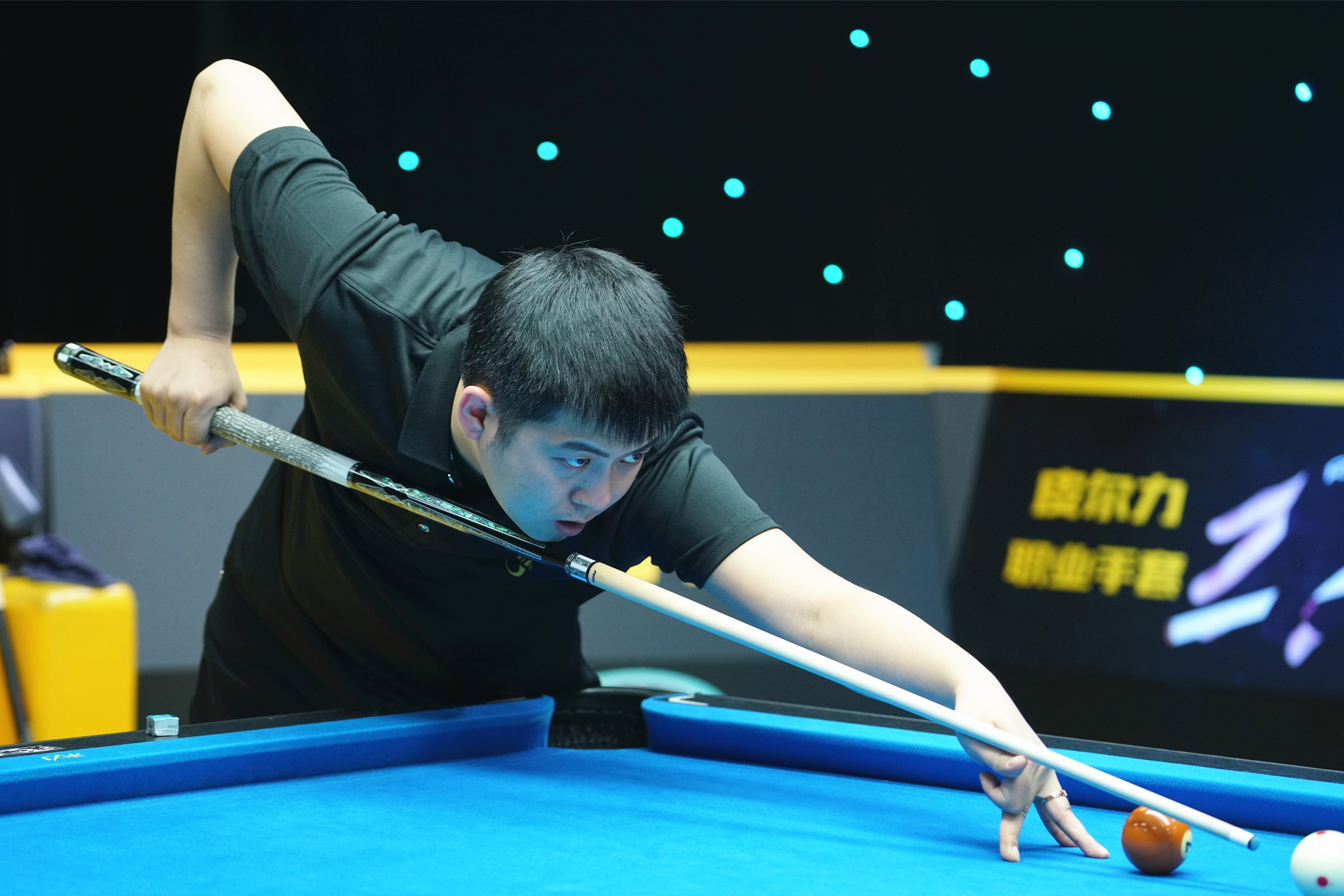孟钒雨挑战张堃鹏,在lcba中式台球赛场决战即将来临