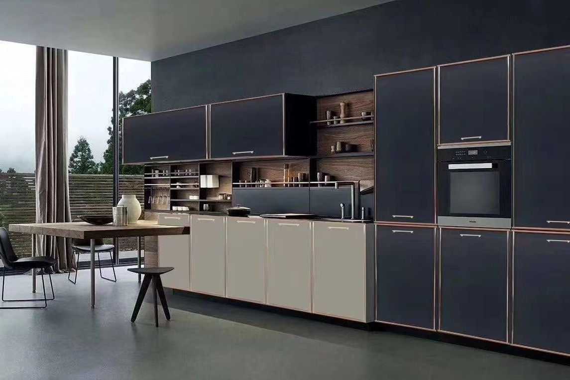 这个是你要的极简轻奢实木拼框门实拍效果，今天给你安排上了