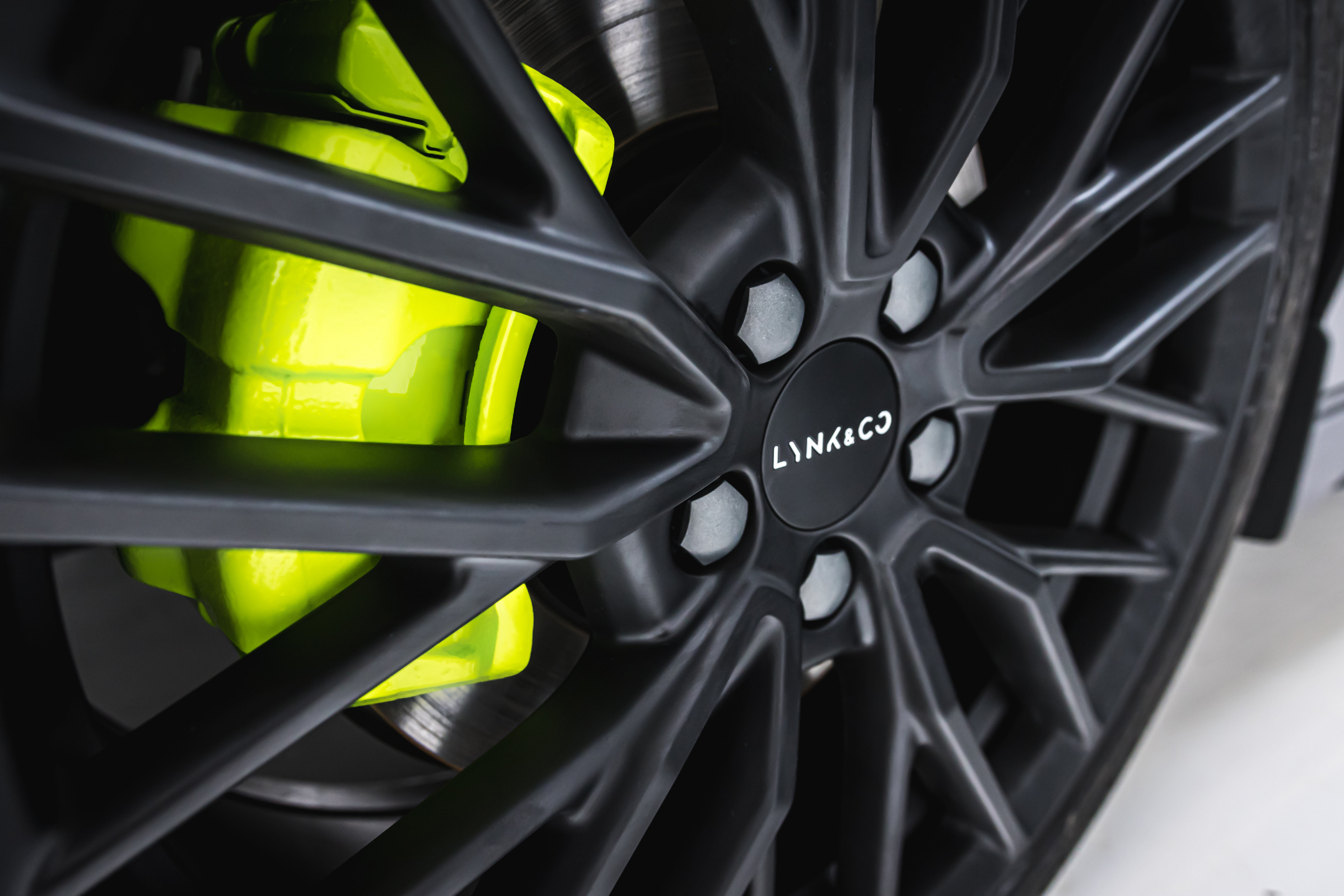 黄色卡钳凸显运动风采