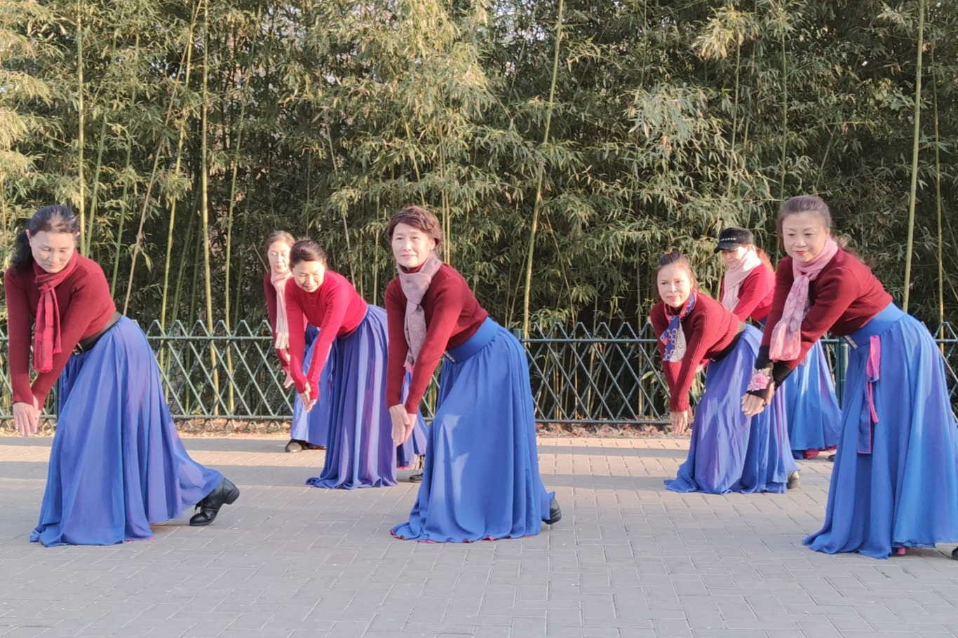 紫竹院广场舞《我的九寨》歌好听，动作大气超好看，杜老师舞蹈队