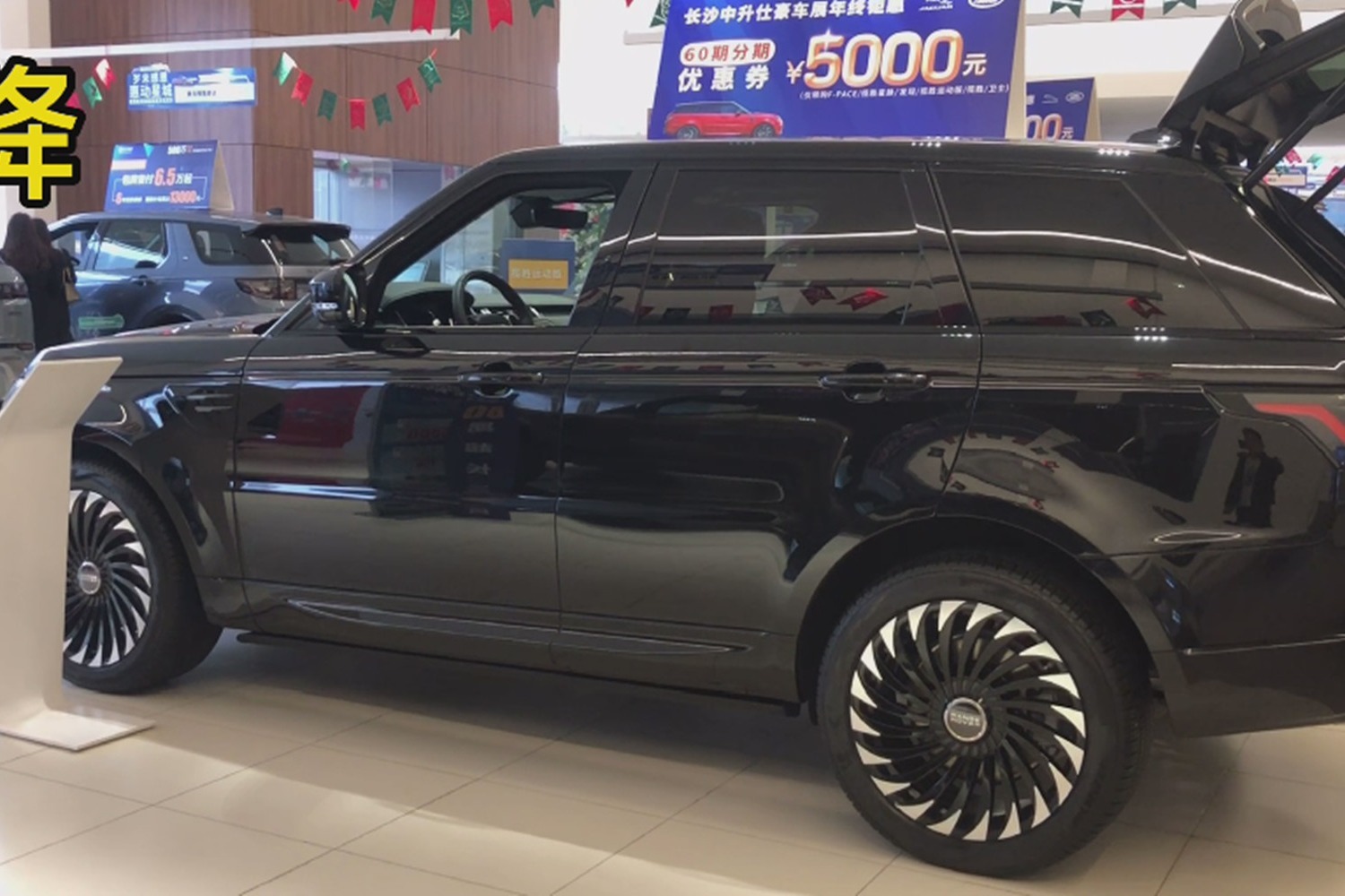 升则大气/降则运动，路虎揽胜运动版底盘升降演示！