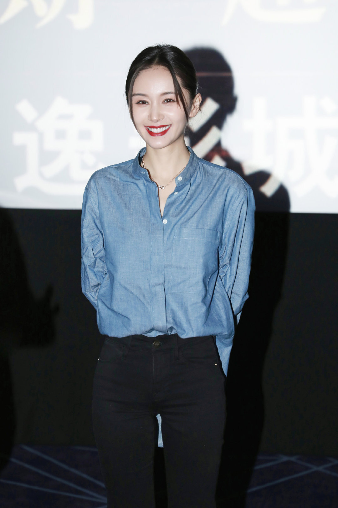 王子文《晴雅集》重庆路演 分享拍摄趣事 现场自认"小辣椒"