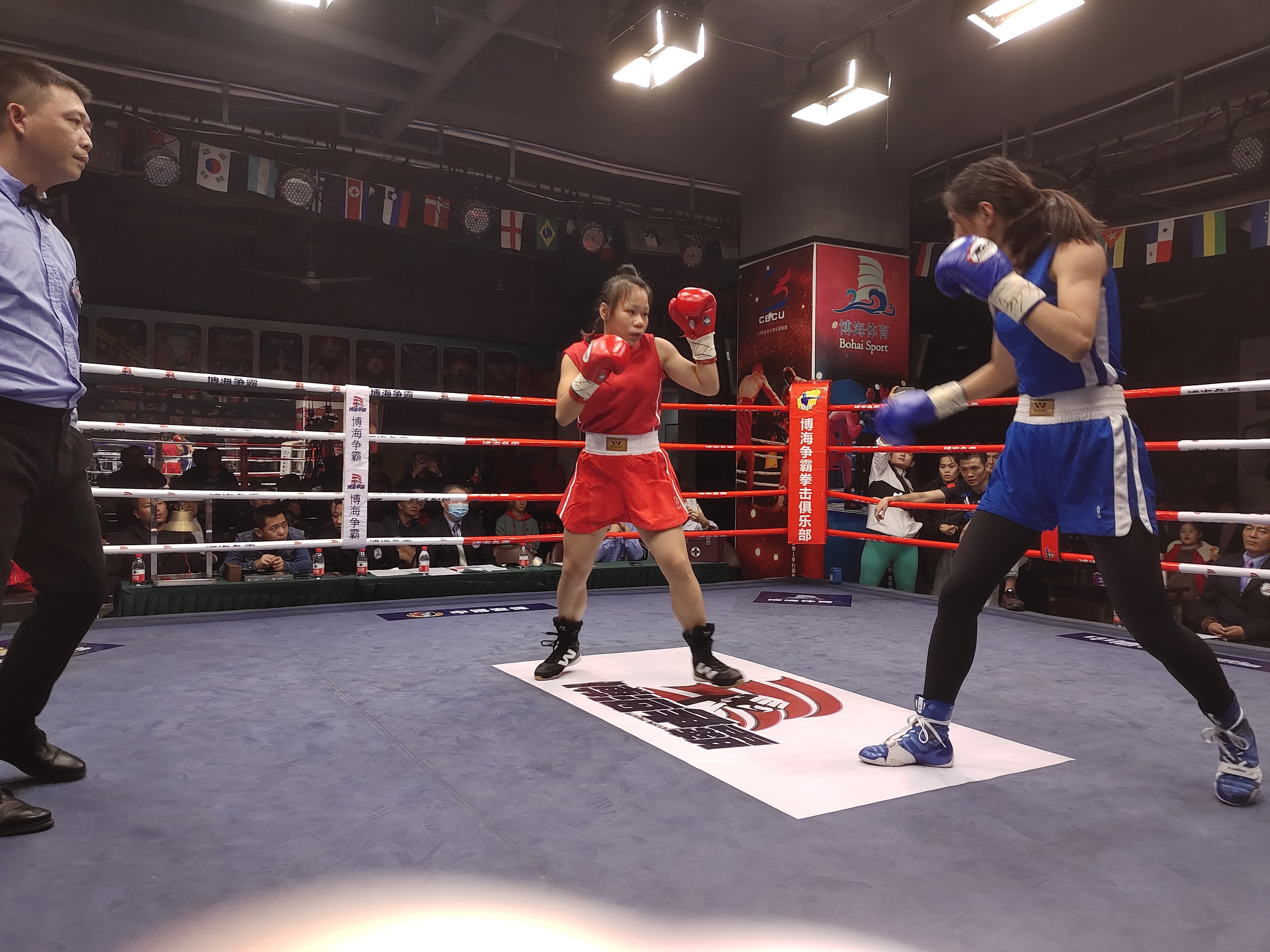 2020"博海争霸"职业拳击系列排名赛第三场女子小重炮遇强悍对手__凤凰