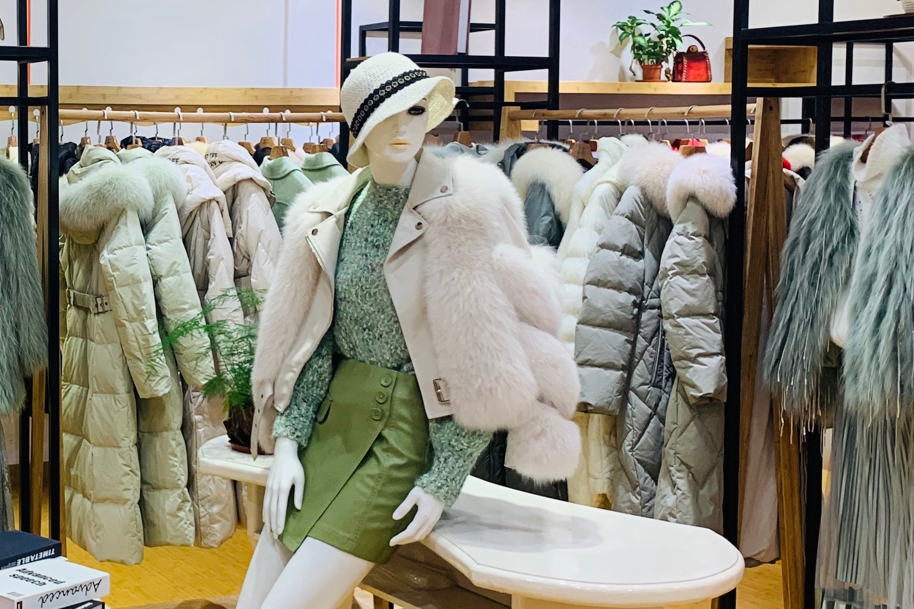 【探店】2020開服裝店 品牌女裝-金蝶茜妮_鳳凰網視頻_鳳凰網