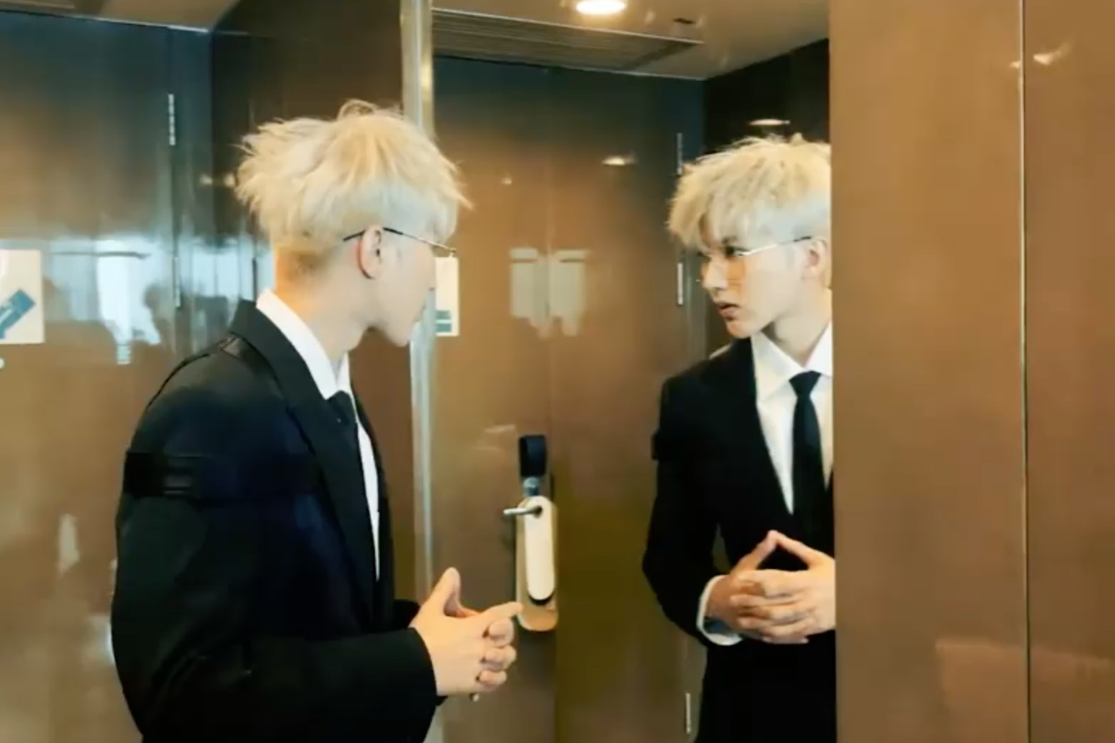 白发的蔡徐坤你爱了吗我反正是爱了