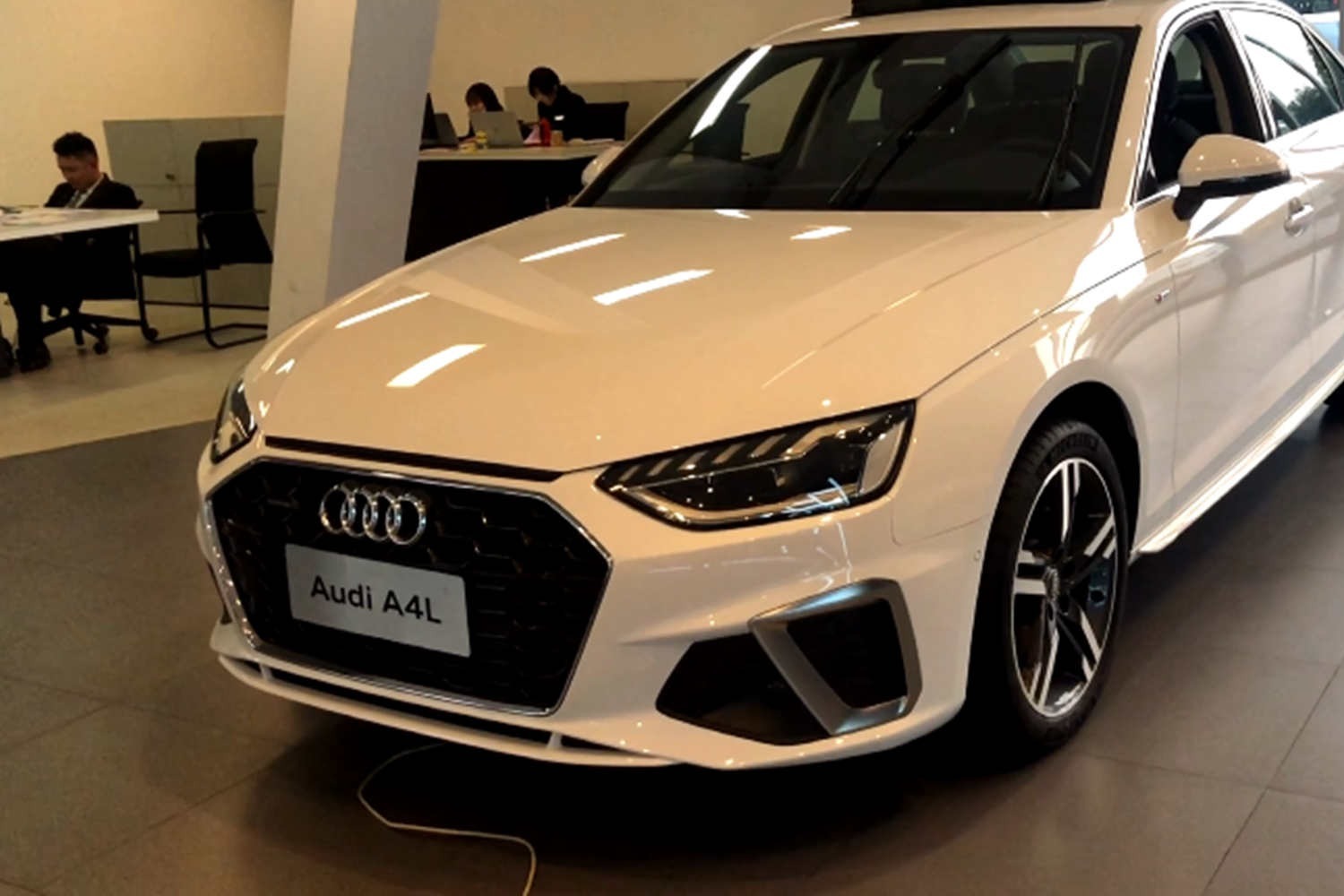 明明预算可以买奥迪A6L低配，为什么很多人选择A4L顶配？