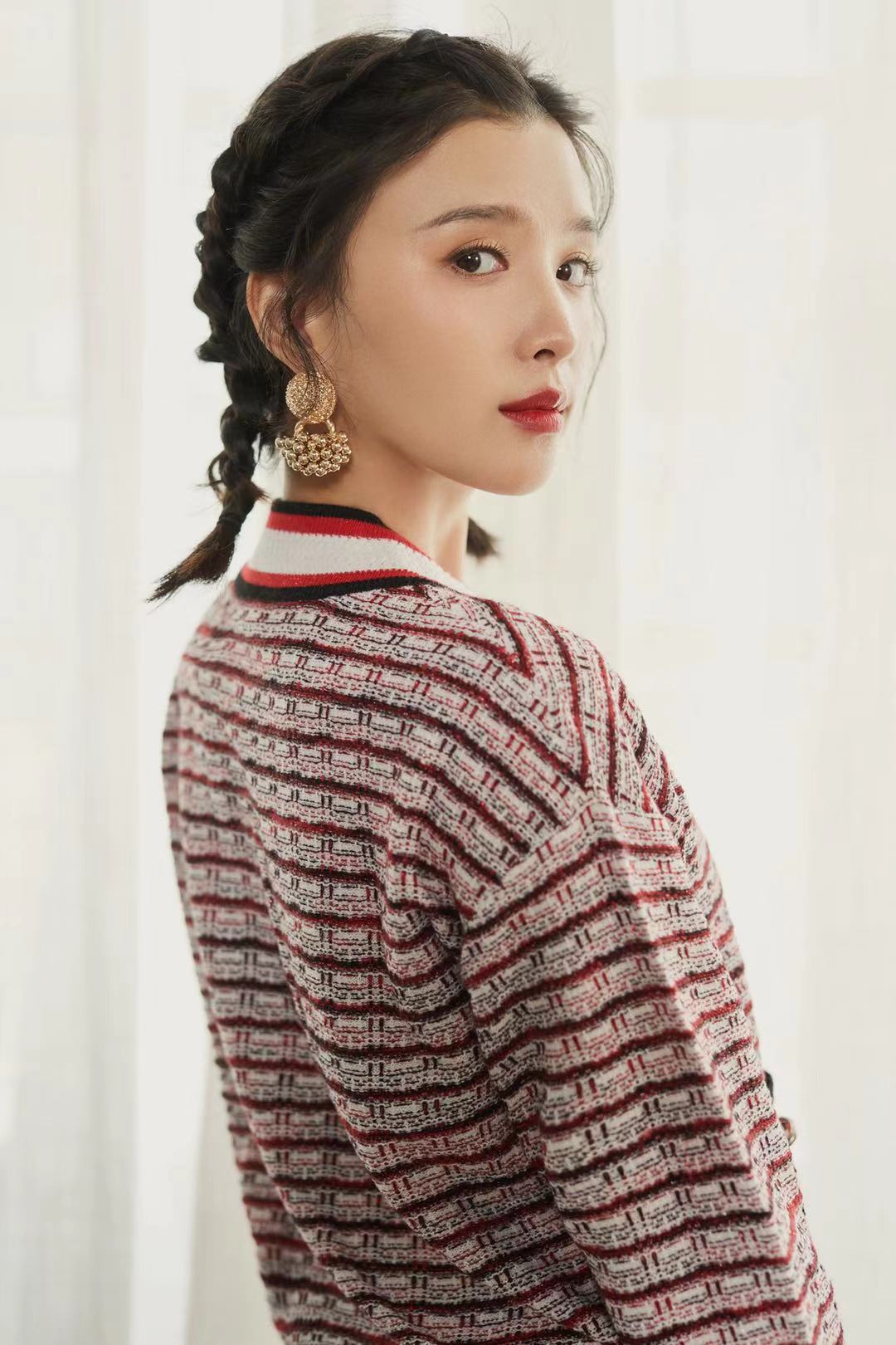 张杨果而百克力圣诞写真曝光 温馨满满爱意十足