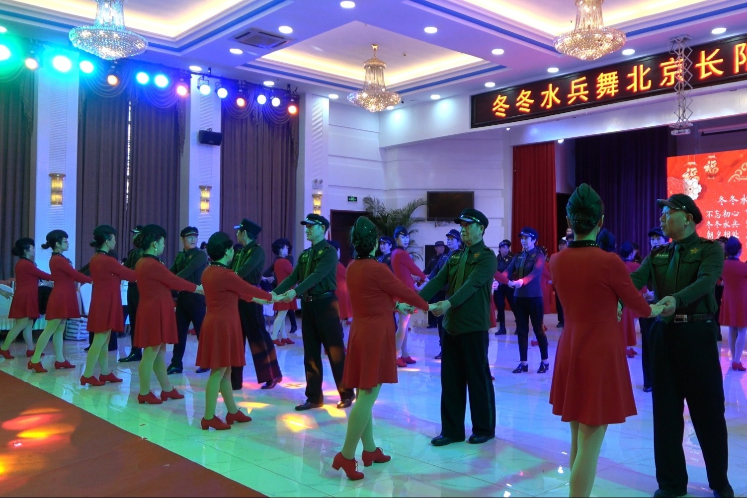 冬冬水兵舞北京长阳分团表演第二套，舞步整齐好看