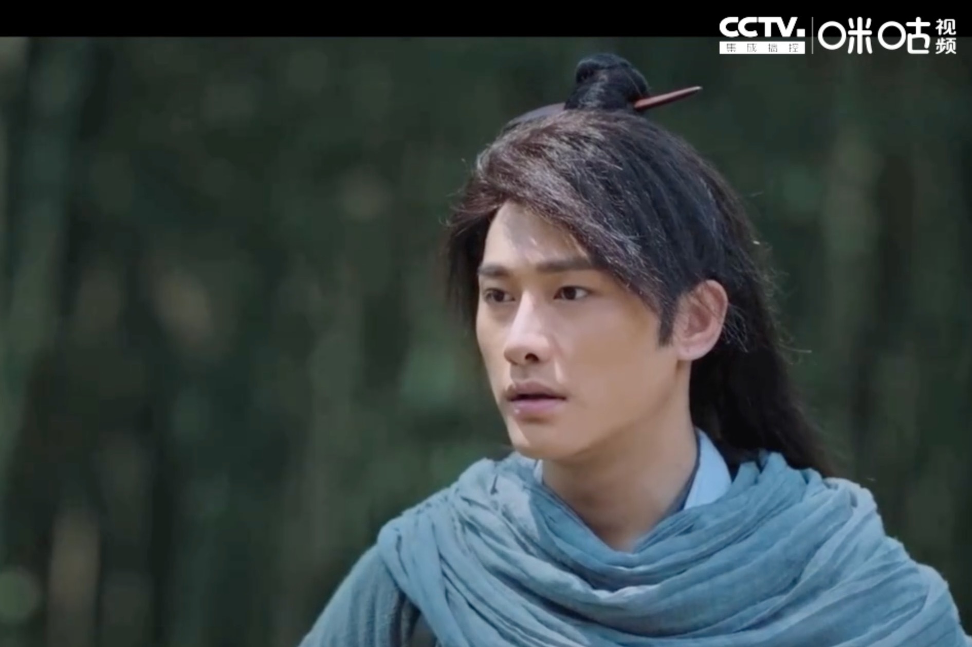 美人鱼爱上凡人,为救心爱人,不惜忍痛献出鱼族至宝鱼腹绫