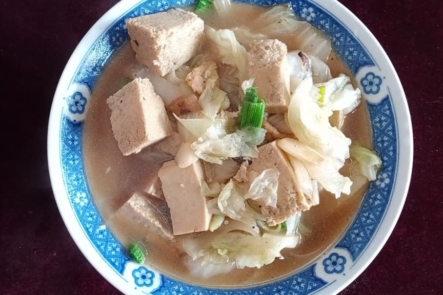 家庭版白菜炖冻豆腐，简单营养又实惠，白菜好吃豆腐入味汤汁鲜