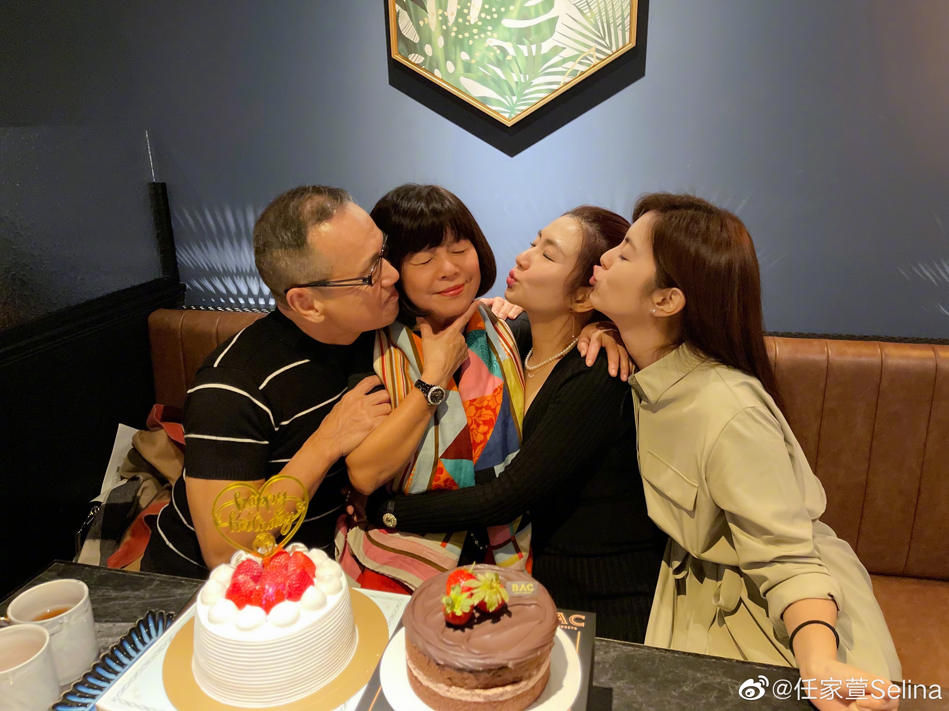 任家萱selina为70岁母亲庆生,网友:跪求妈妈的冻龄秘诀