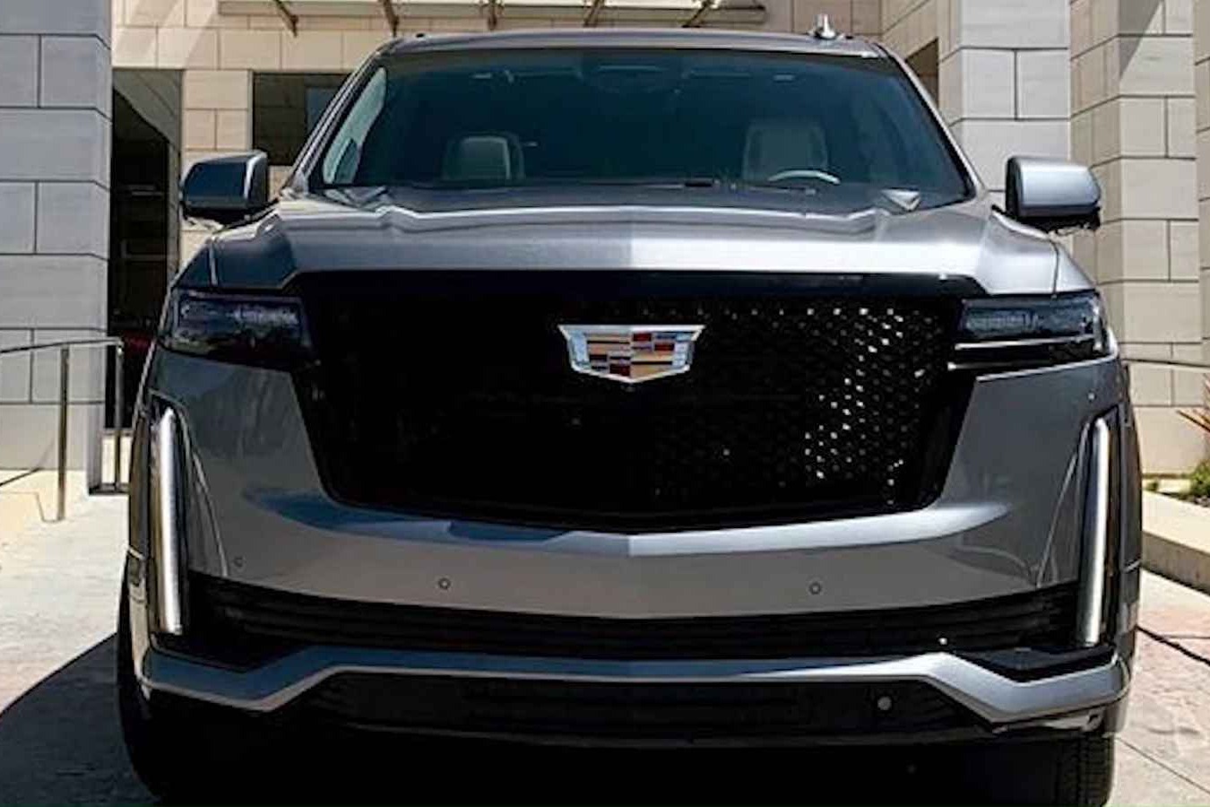 黑帮老大的专用座驾 全新凯雷德标轴版海外实拍