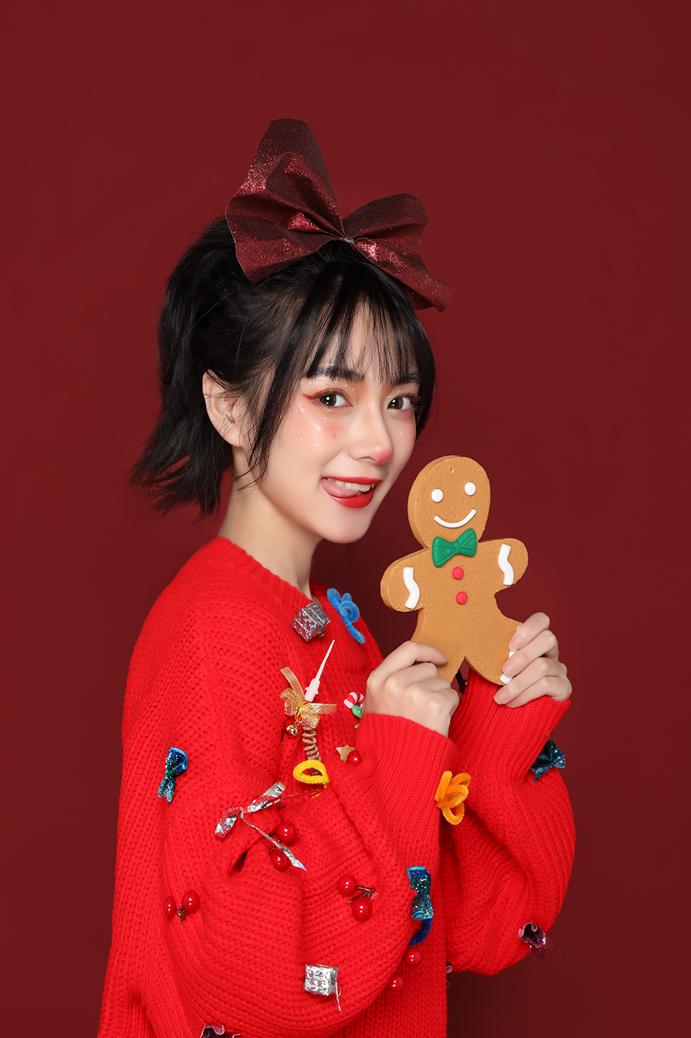 叶可儿圣诞写真曝光 鬼马精灵童趣十足