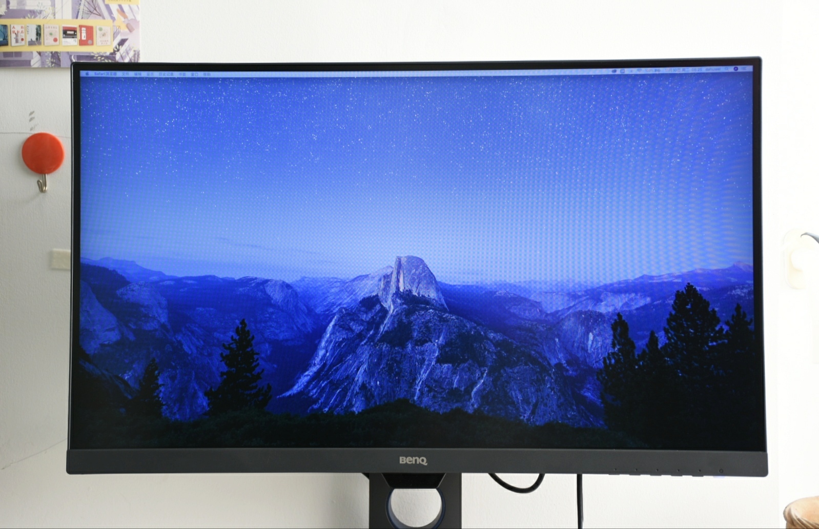 了, 相比之前家里用的1080p显示器,颗粒感少了很多,屏幕变得更细腻了