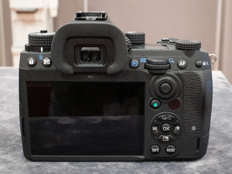 宾得k-3 mark iii亮相:有黑色和银色版本可选 101个自动对焦点