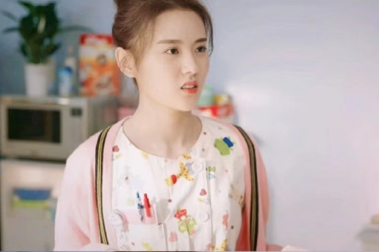 近期,张沐兮主演的青春悬疑剧《时光分岔的夏天》也