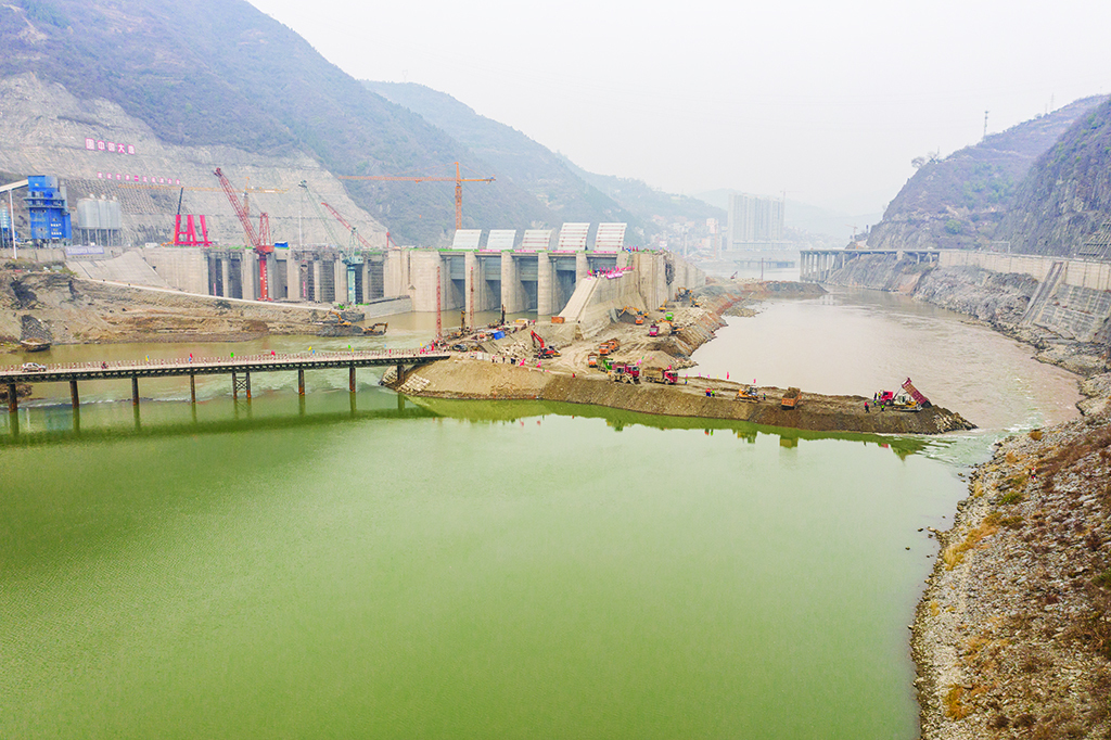 中国大唐旬阳水电站工程大江截流成功,无人机航拍记录精彩场景