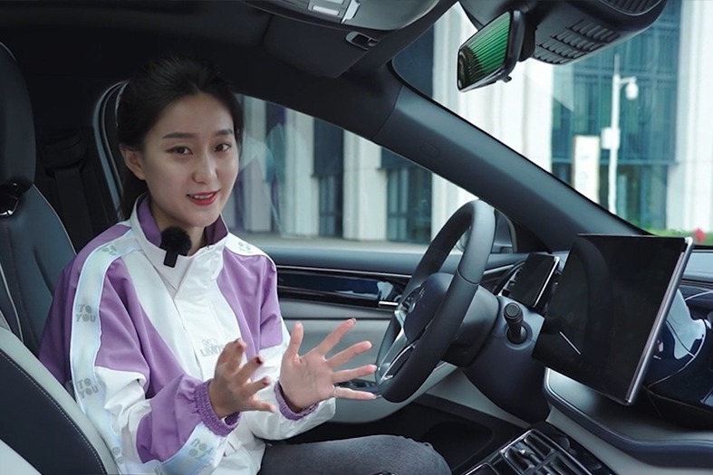 比亚迪扔王炸秦PLUS超级混动，搭DM-i超级混动系统，油耗仅3.8L