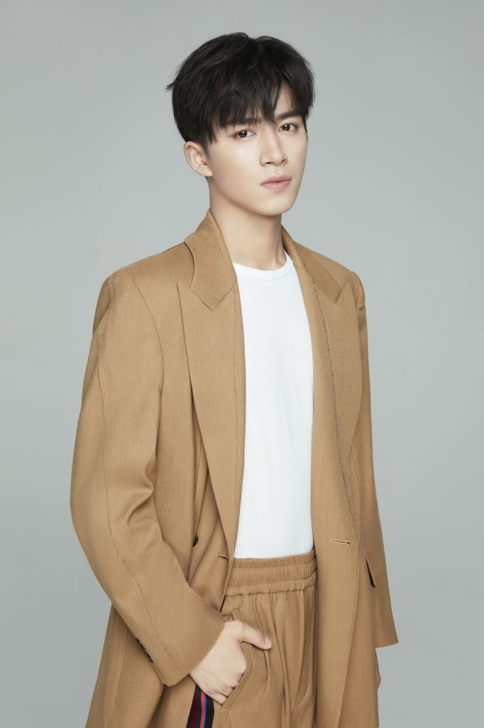 王星越《公子倾城》杀青不凡少年潜力无限