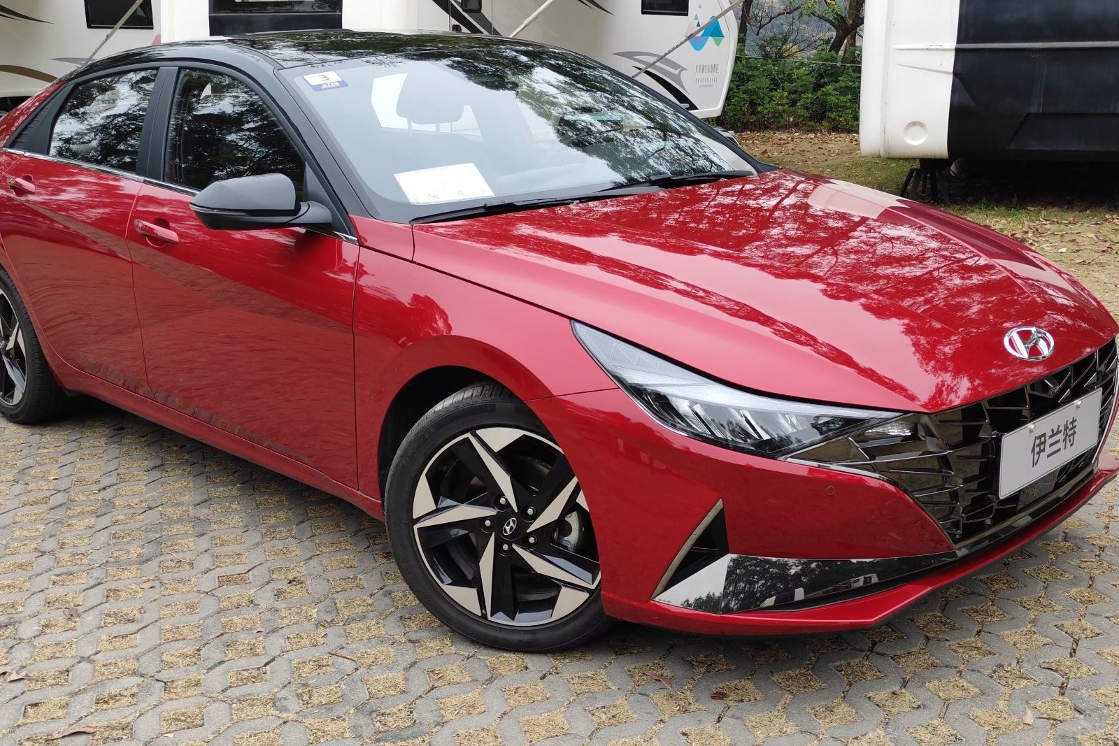 试驾第七代伊兰特搭载15l外观硬朗空间加大十万即可入手