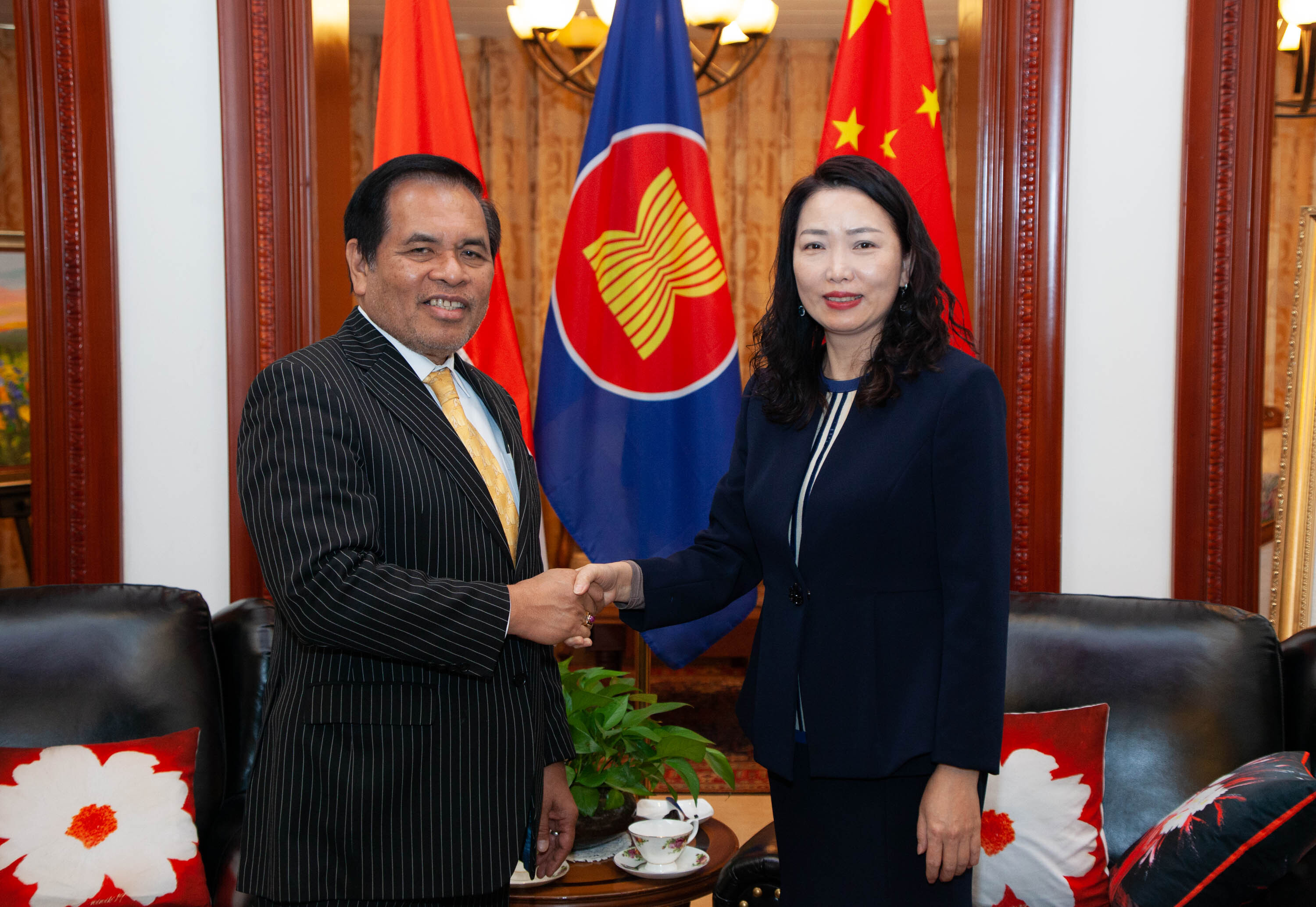 祝福双方会谈结束后,周浩黎大使向17pr用户致以新年寄语和美好祝福