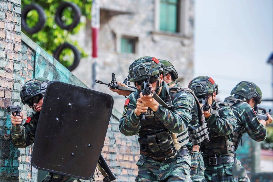 警察還是軍人?武警部隊究竟是什麼樣的存在?老兵都不一定知道_鳳凰網