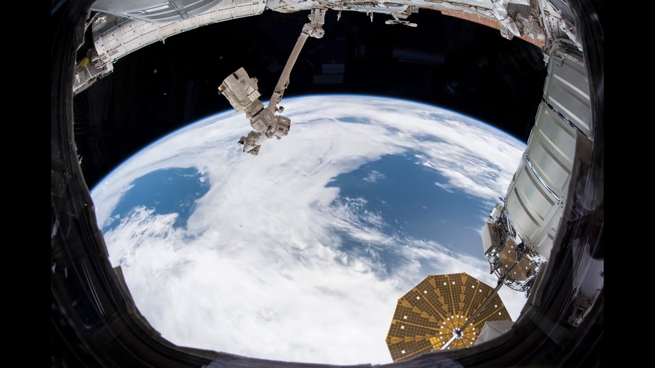 延时拍摄在国际空间站上看地球的大陆与白云很美