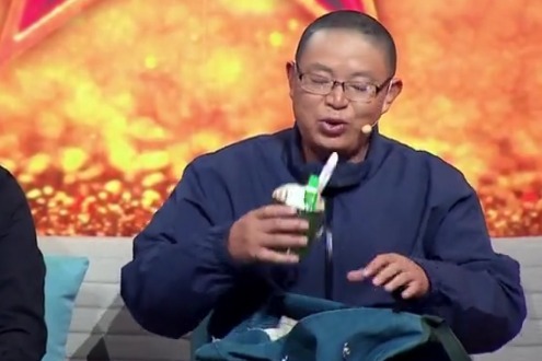 "最美快递员"葛军:看看老兵随身背包里都装了啥