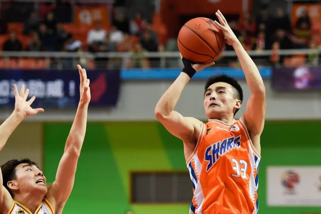 让我多飞一会儿罗汉琛突破对抗后超强滞空上篮得分