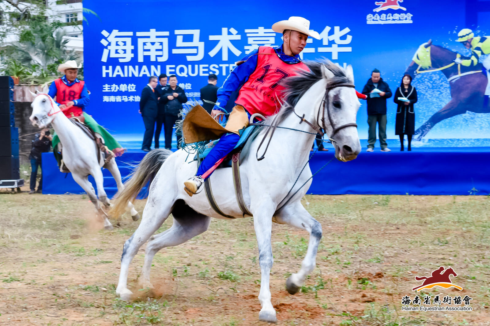 意气风发 扬鞭启程 —-海南省首届马术嘉年华盛装亮相__凤凰网
