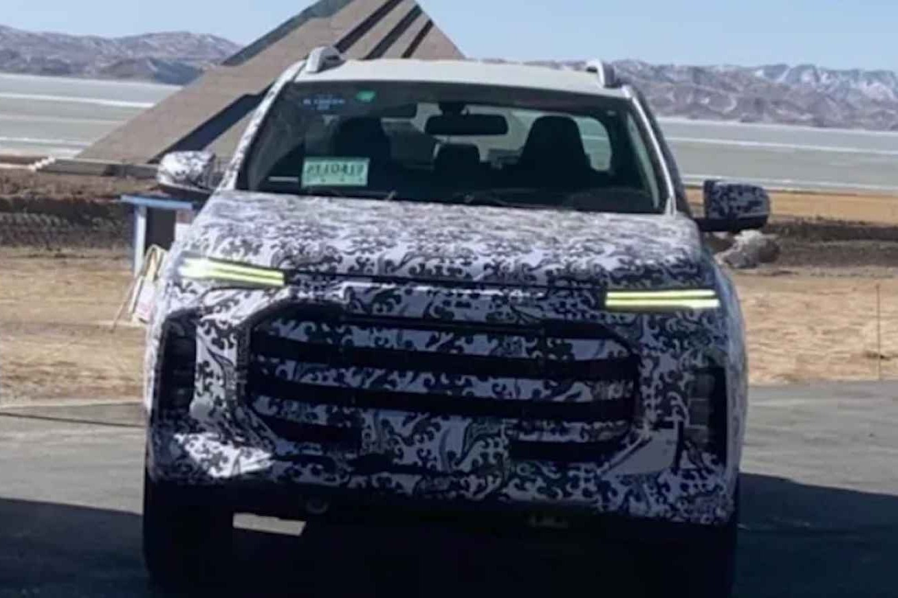 定位中高端皮卡，上汽大通T80皮卡路试谍照曝光