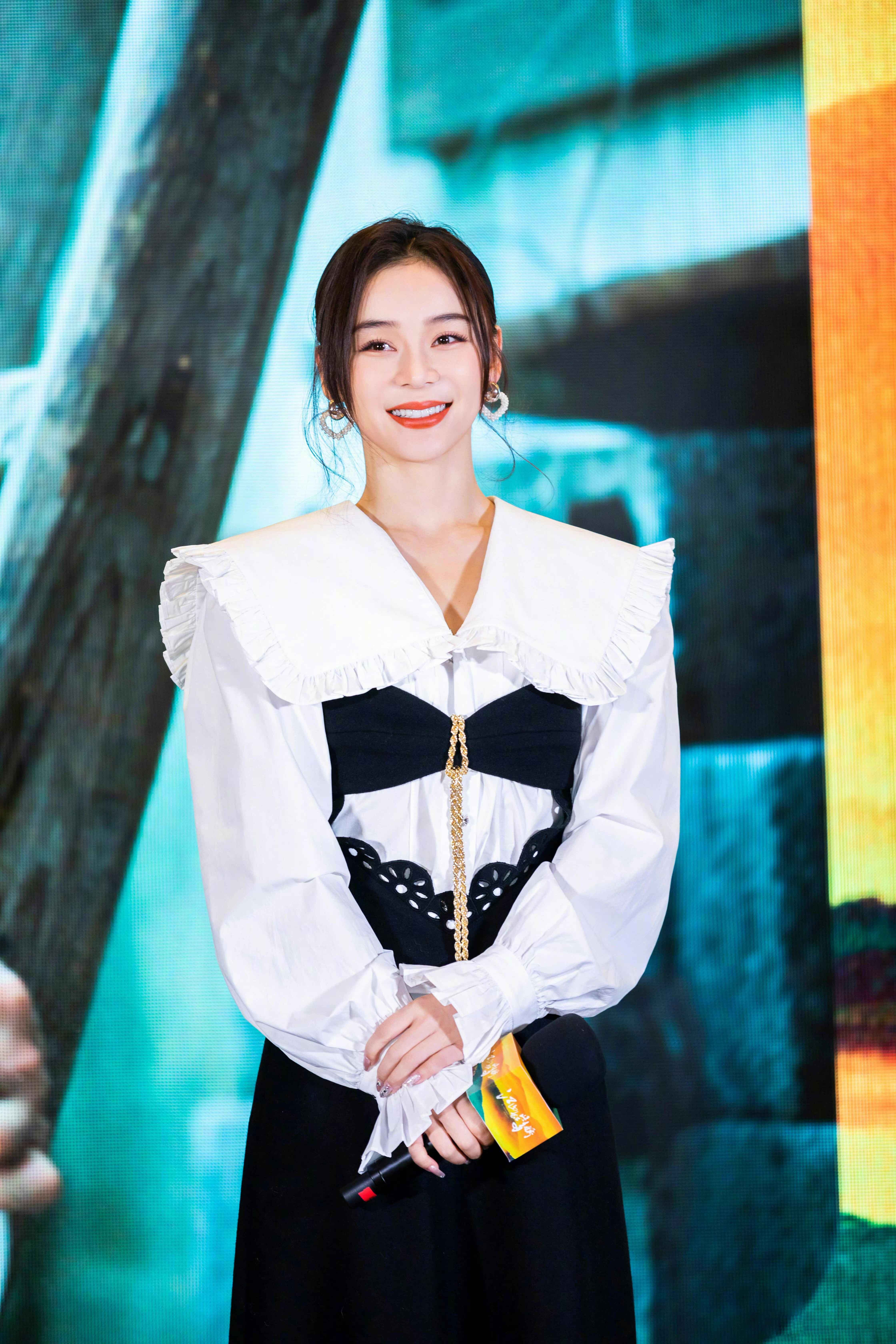 袁姗姗出席《江山如此多娇》发布会!坦言:希望更多丁真能火__凤凰网