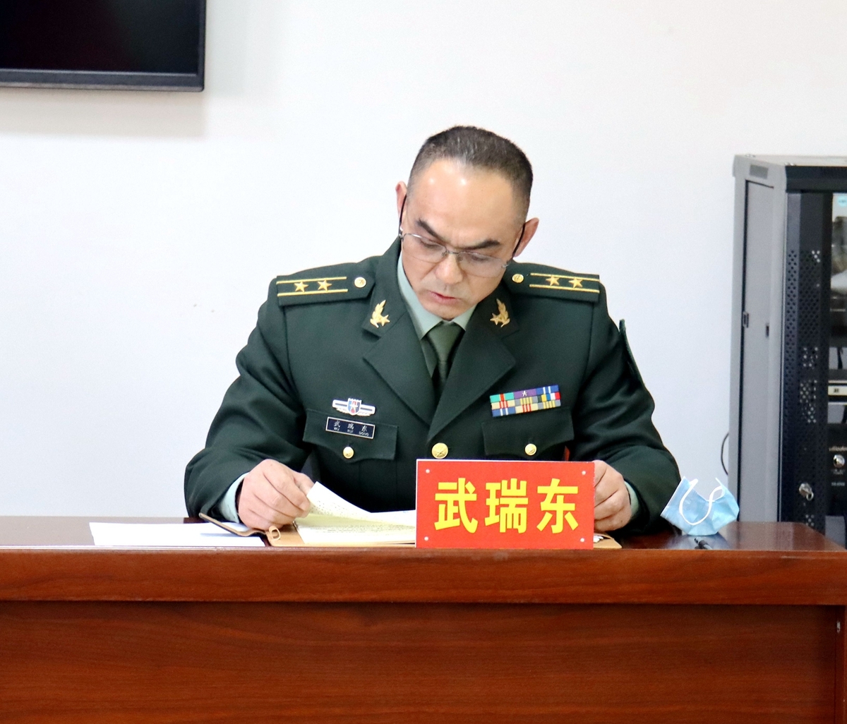 渭南军分区副司令郭军信宣读了中央军委国防动员部和省军区的任职命令