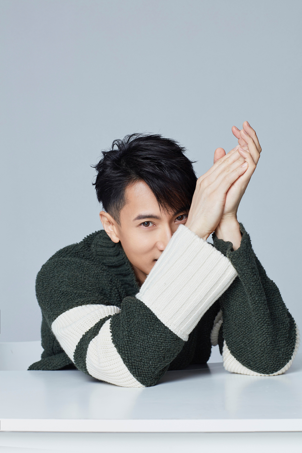 吴尊暖冬写真曝光 型格满分展双重魅力