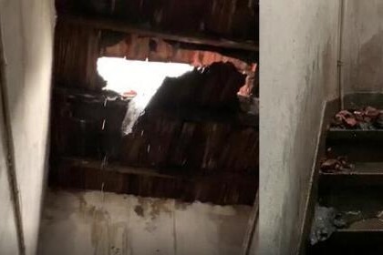 南昌东湖区三经路41号楼屋顶塌陷 居民投诉半年遭遇“踢皮球”