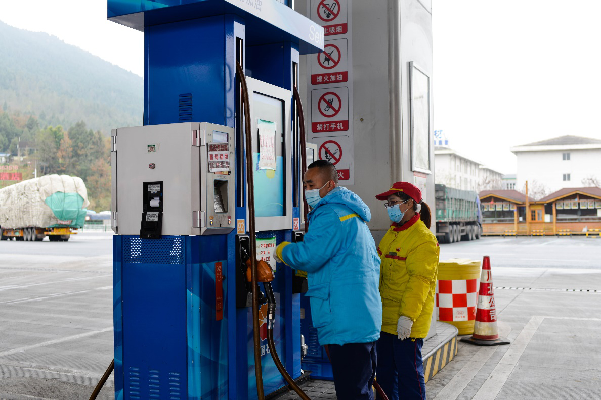 以客户为中心 他们是高速公路加油站上最美的"风景"