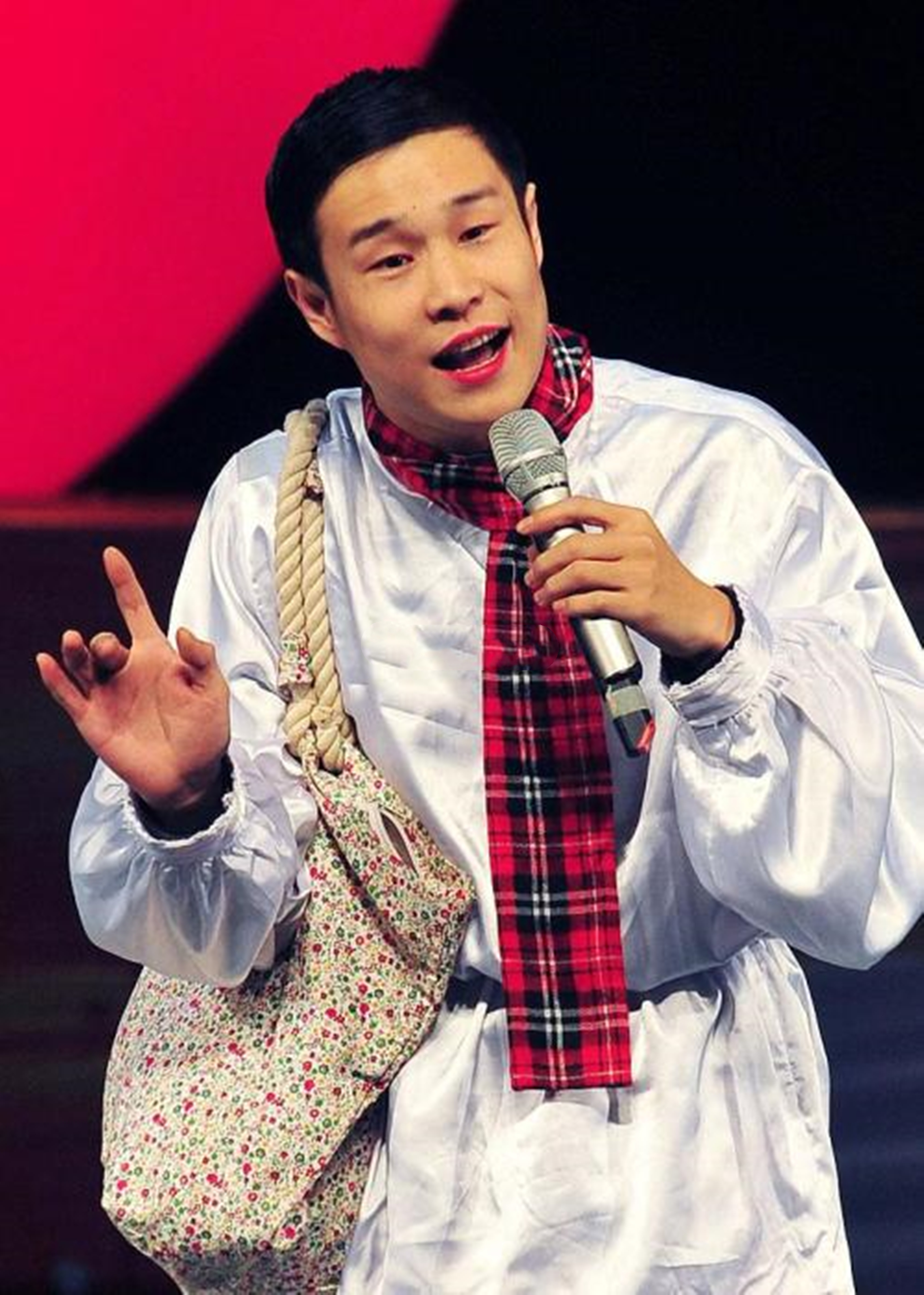 小沈阳成名后是当时的流量明星,突然不火了,他自己终于给出解释