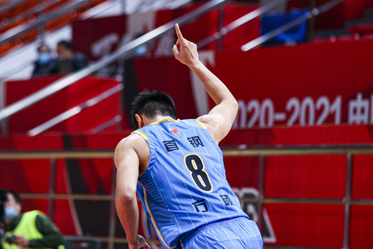 大心脏方硕关键时刻高难度转身上篮延续球队取胜希望