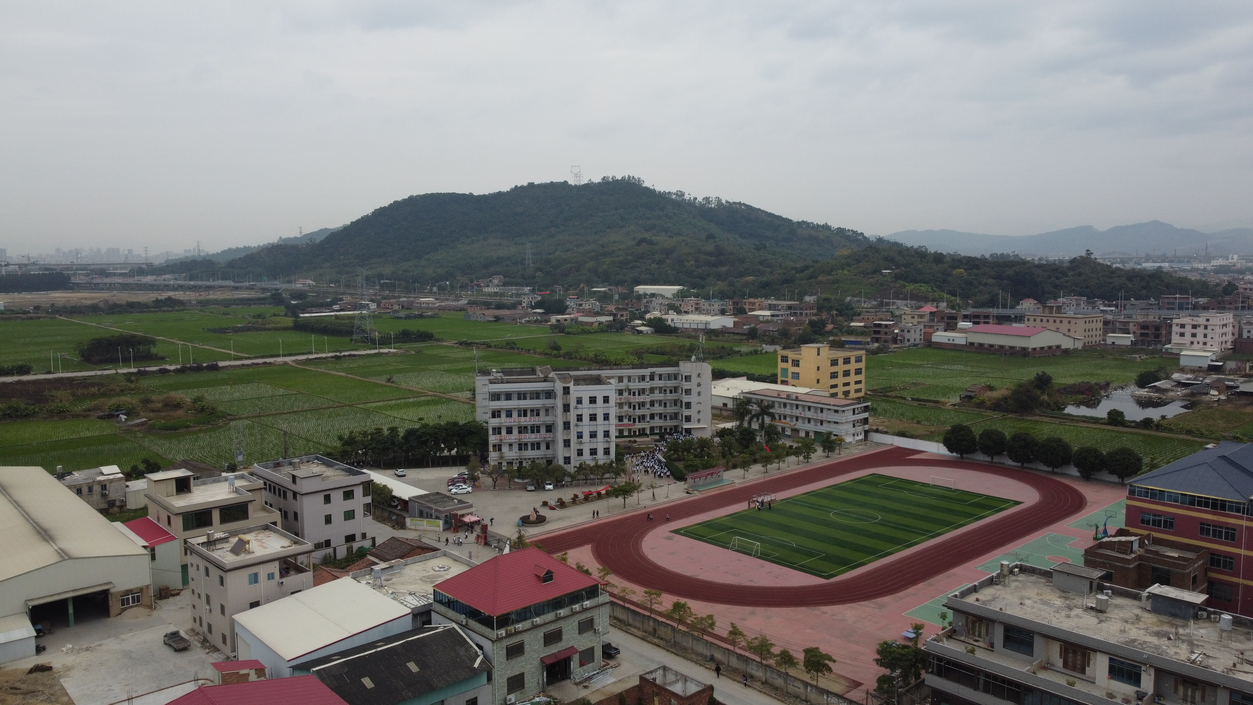 龙海八中拾金不昧好少年传统美德进校园