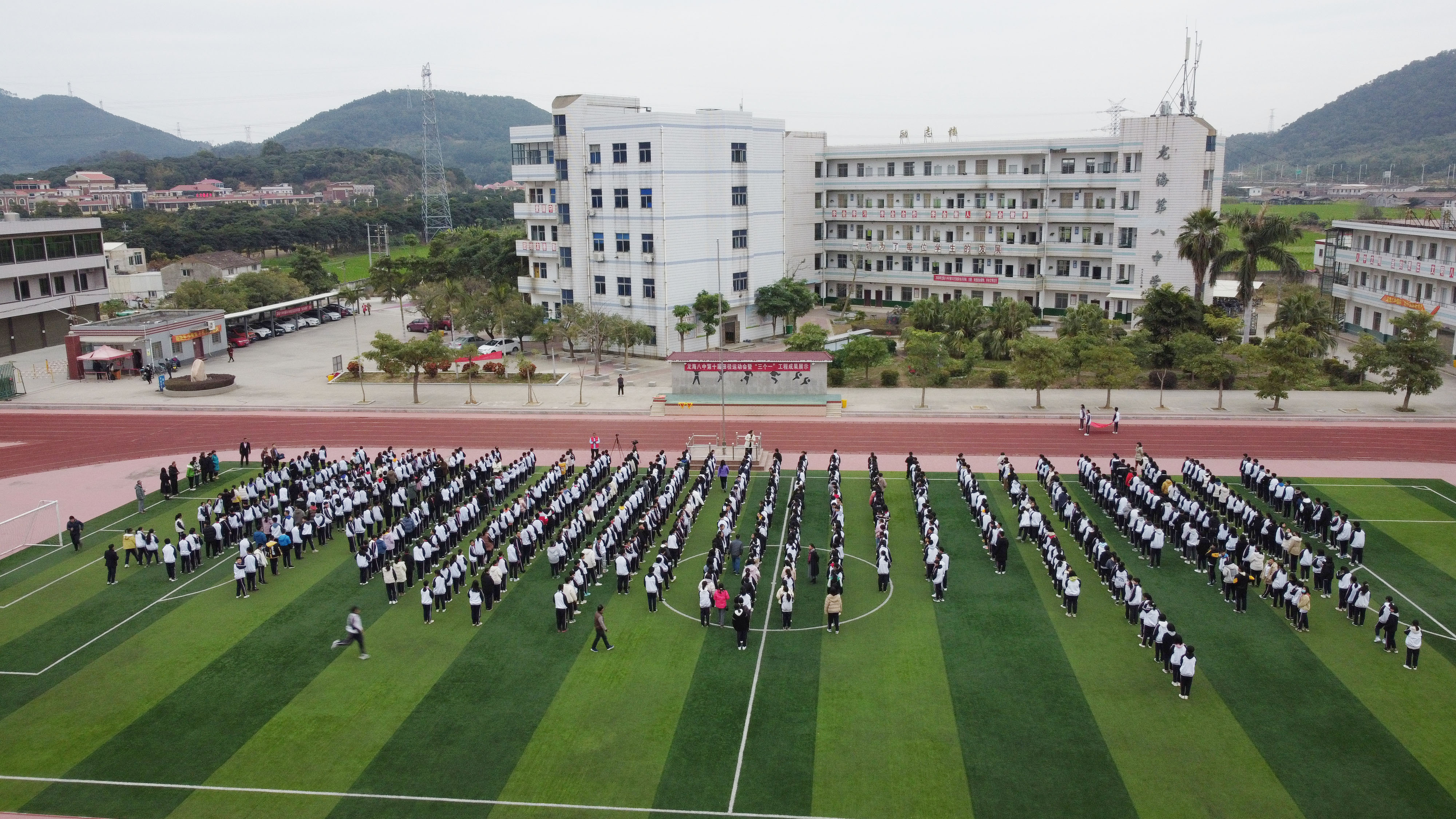 龙海八中拾金不昧好少年传统美德进校园