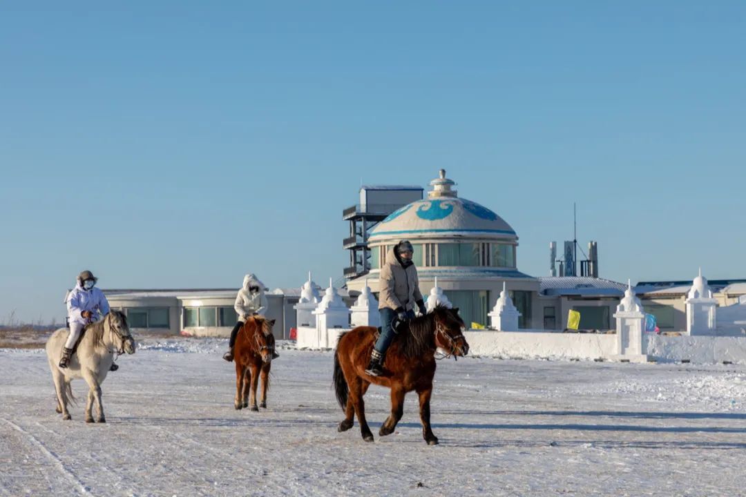 民俗风情的冰雪元素,打开了位于陈巴尔虎旗白音哈达嘎查境内,且北临