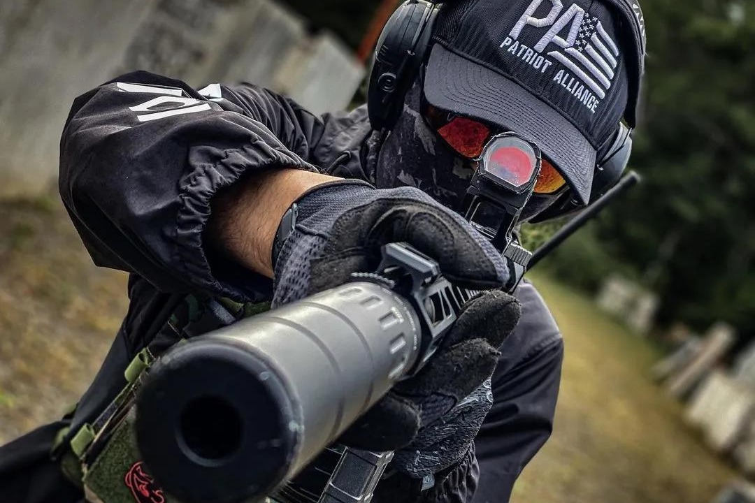 顶级缪斯3100元的15倍镜外国人手一个专配巴雷特