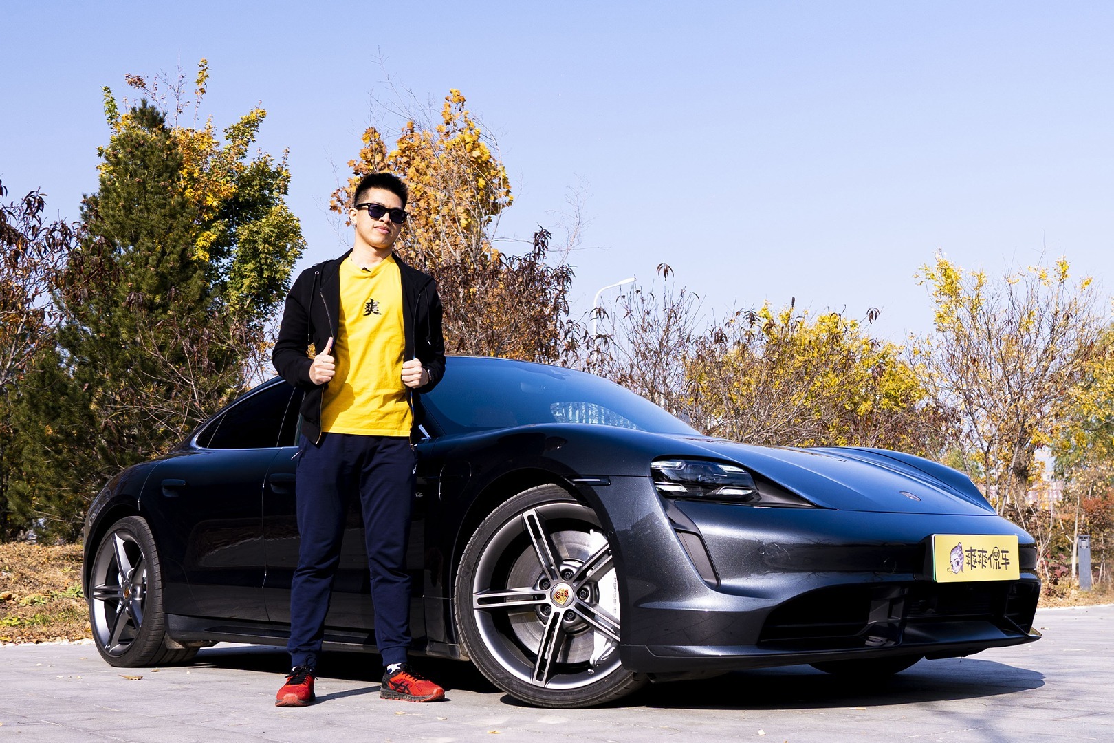 香过特斯拉，保时捷首款电动车真有点东西