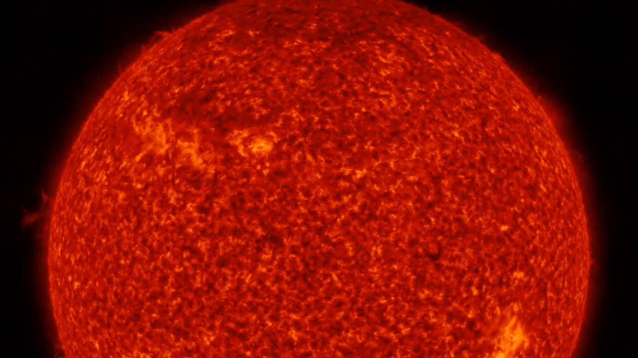 这是从太空中看到的红色太阳