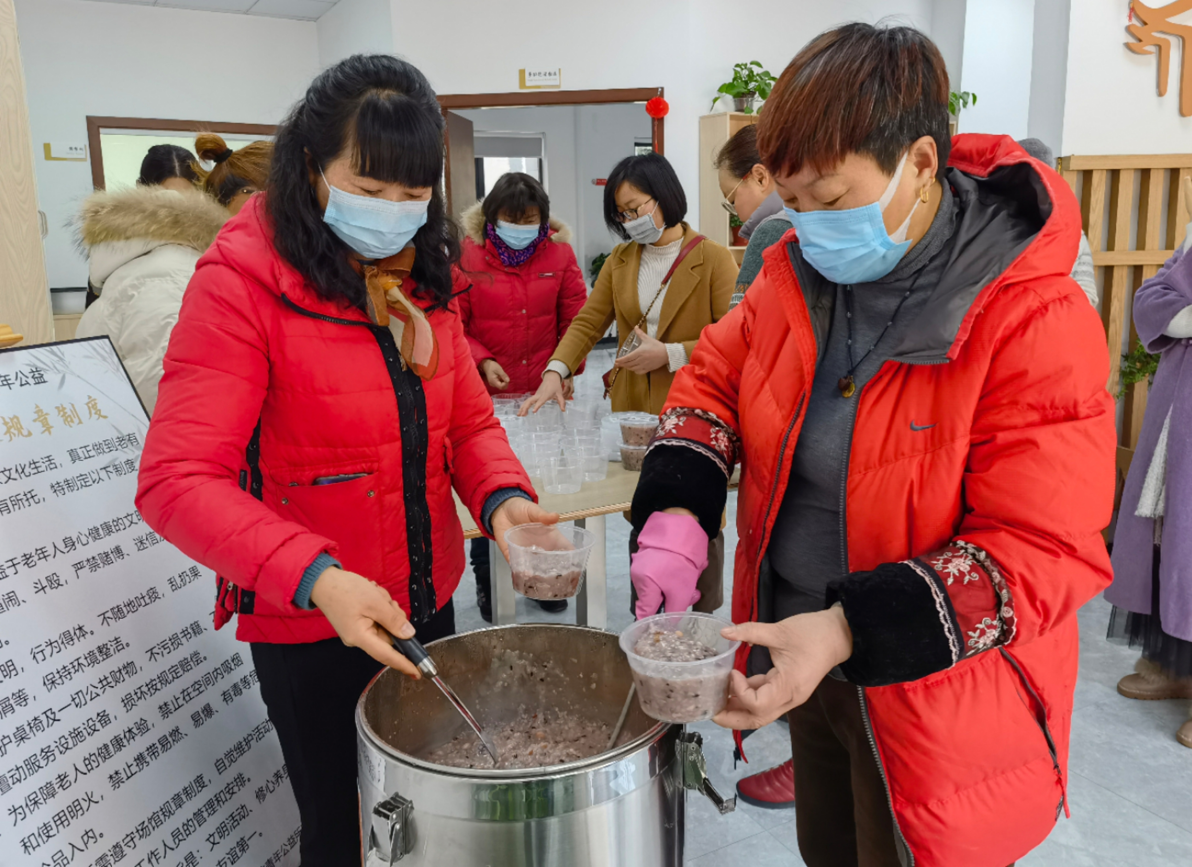 杭州拱墅区康乐社区开展粥香绕腊八活动